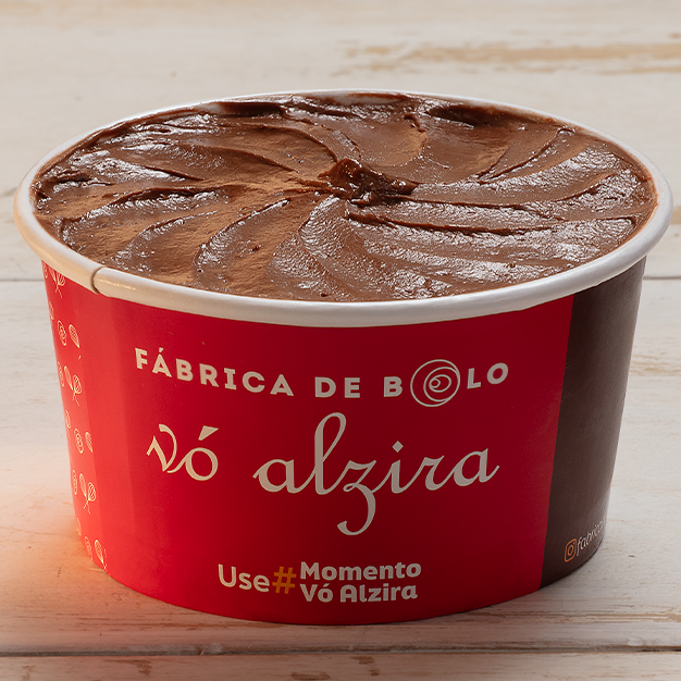 Bolo de Pote caseiro, feito com duas camadas de bolo de leite, com recheio e cobertura deliciosa de creme nutellino. Imagem meramente ilustrativa.