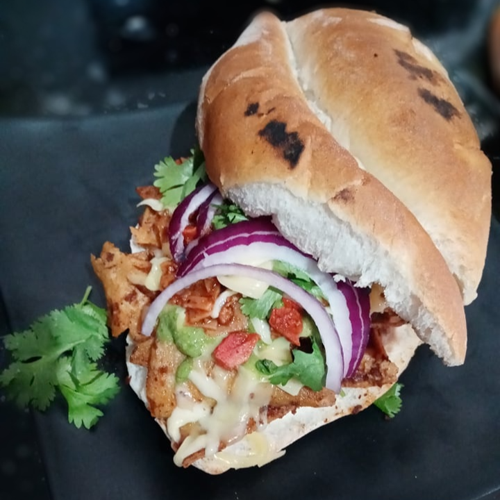 TORTA DE CHILAQUIL CON ESPECIALIDAD