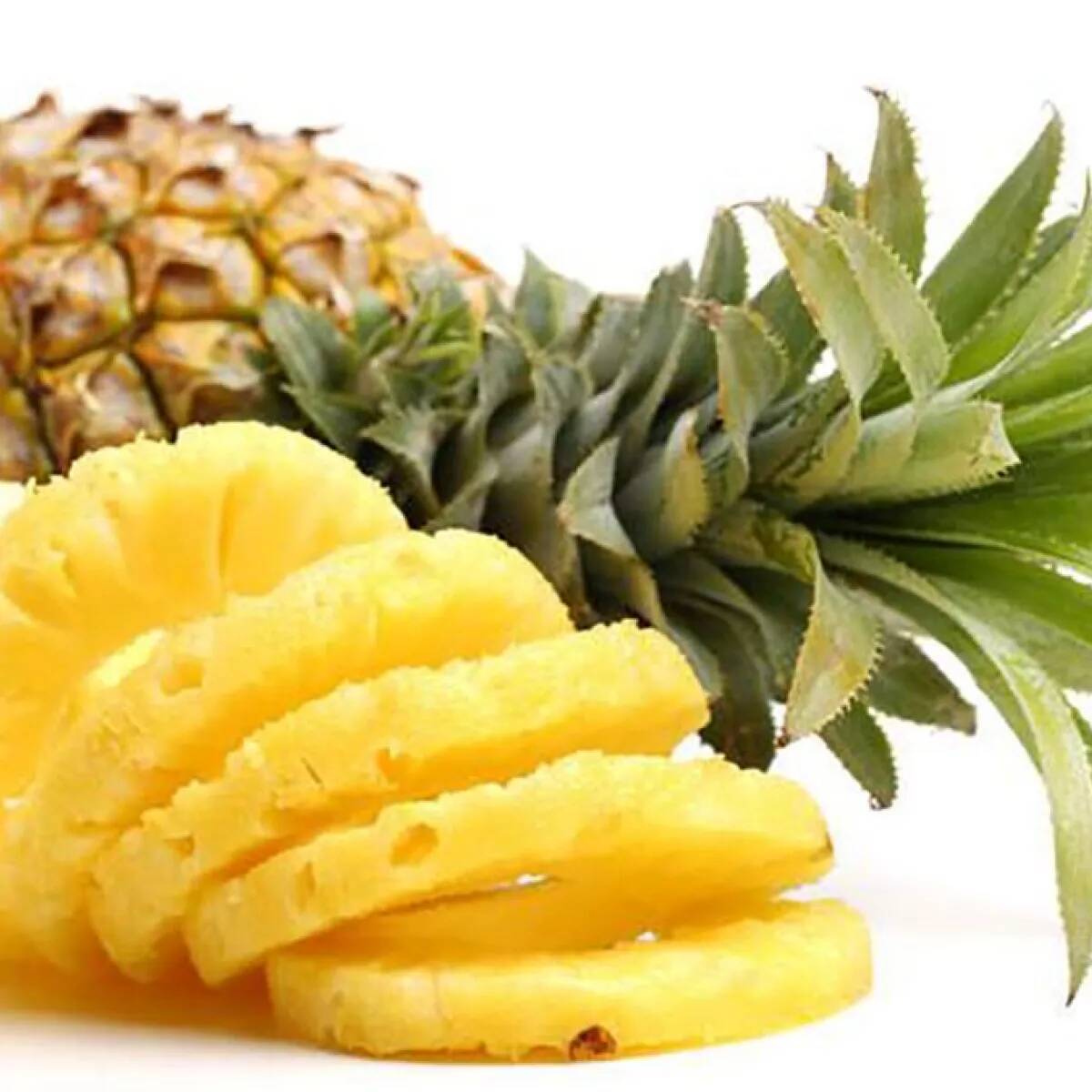 Coctel de piña con tajin y limón