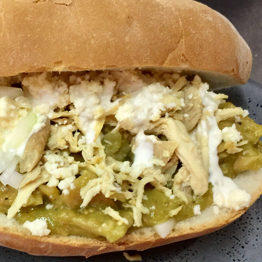 Torta de Chilaquiles C/longaniza