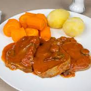 Lengua en Salsa con Sopa y Limonada