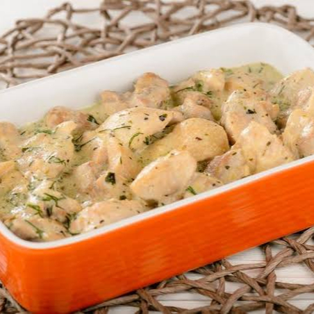 Deliciosa , temperada ao ponto, saborosa isca de Peito de frango. Acompanha: Feijão Preto ou Mulato, Arroz, Macarrão, farofa, salada e acompanhamento da sua preferência.