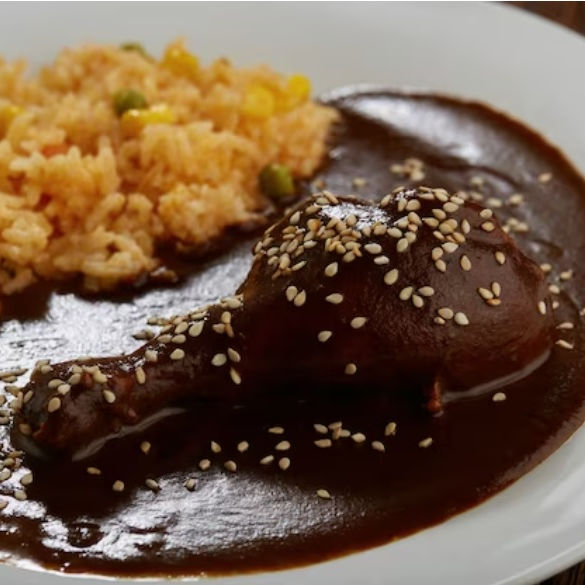 Pollo con mole poblano(incluye Agua, Sopa, Postre)