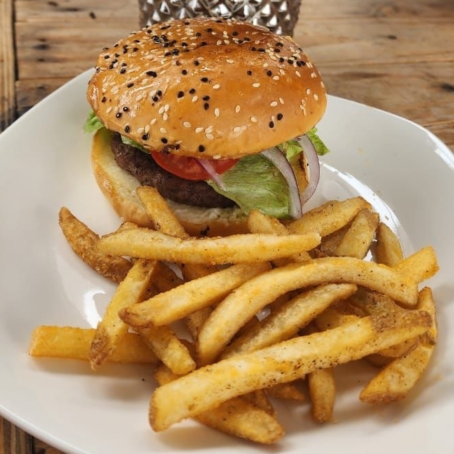 HAMBURGESA DE RES CON PAPA