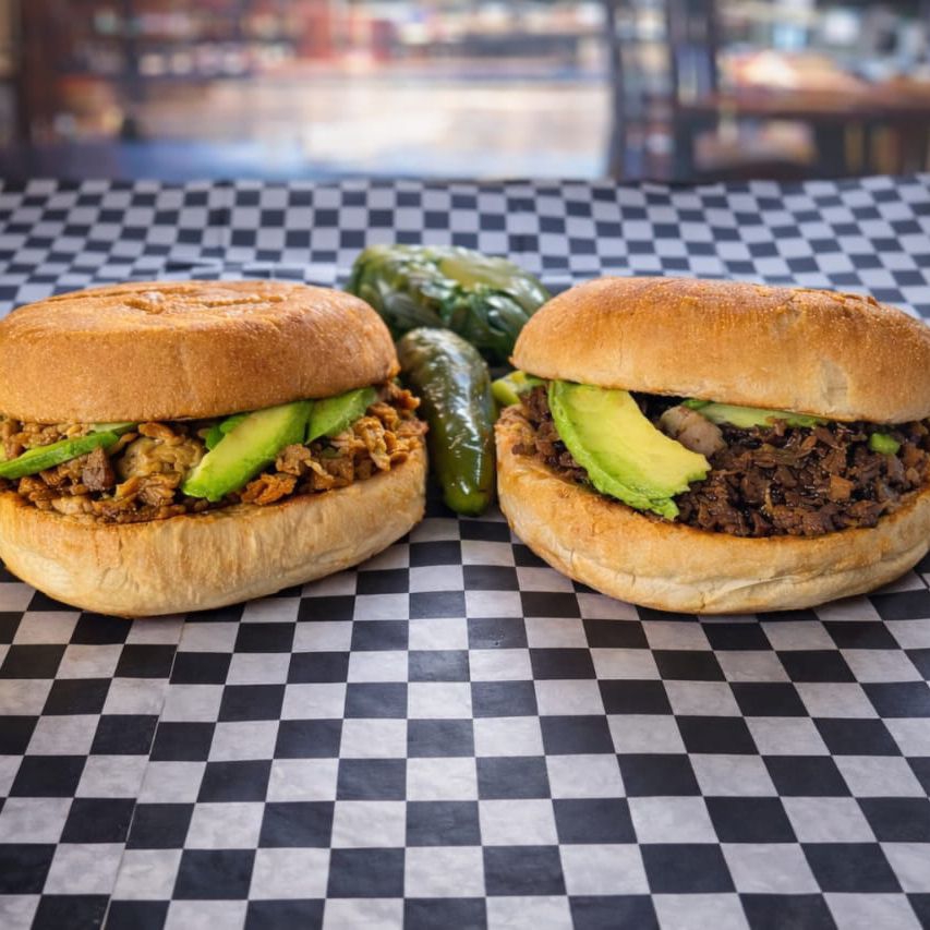 Dúo de Chicharrón y Barbacoa