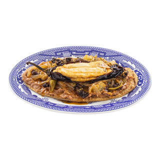 Huarache con Chile Capón relleno de Pollo y Queso.