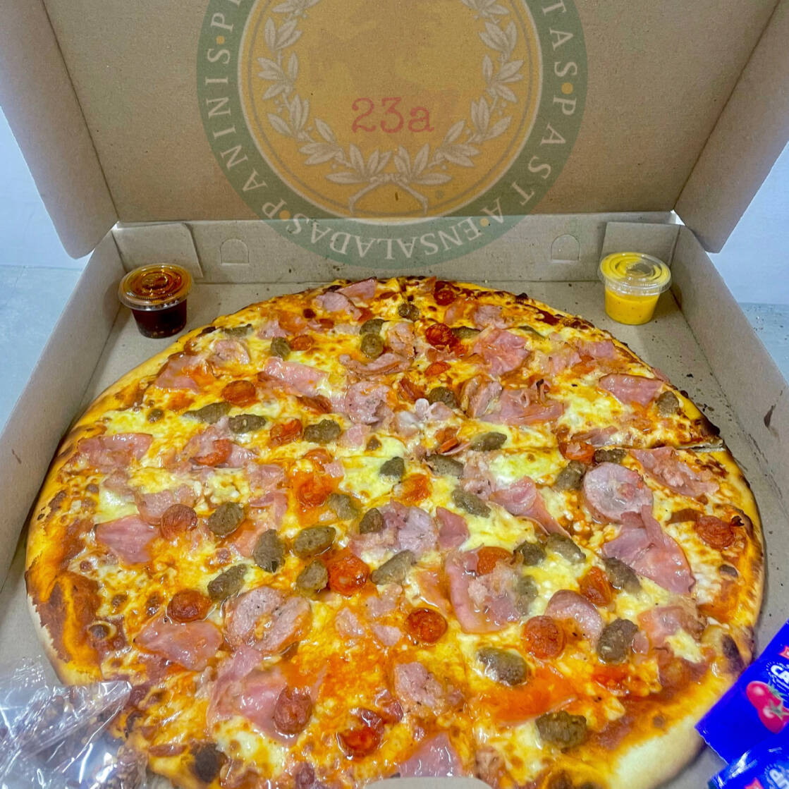 Pizza Carnívora Familiar