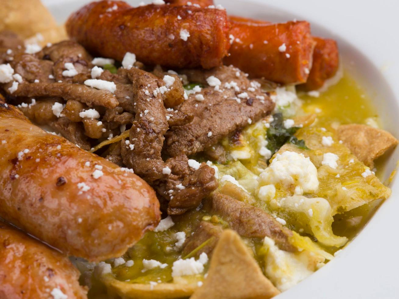 Chilaquiles de Pollo Deshebrado + Chilaquiles Mila