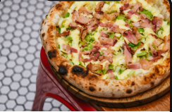 Mozzarella, Catupiry, Alho Poró, Bacon e Parmesão.