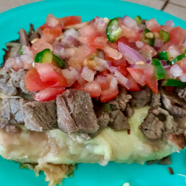 Mollete con Carne Asada