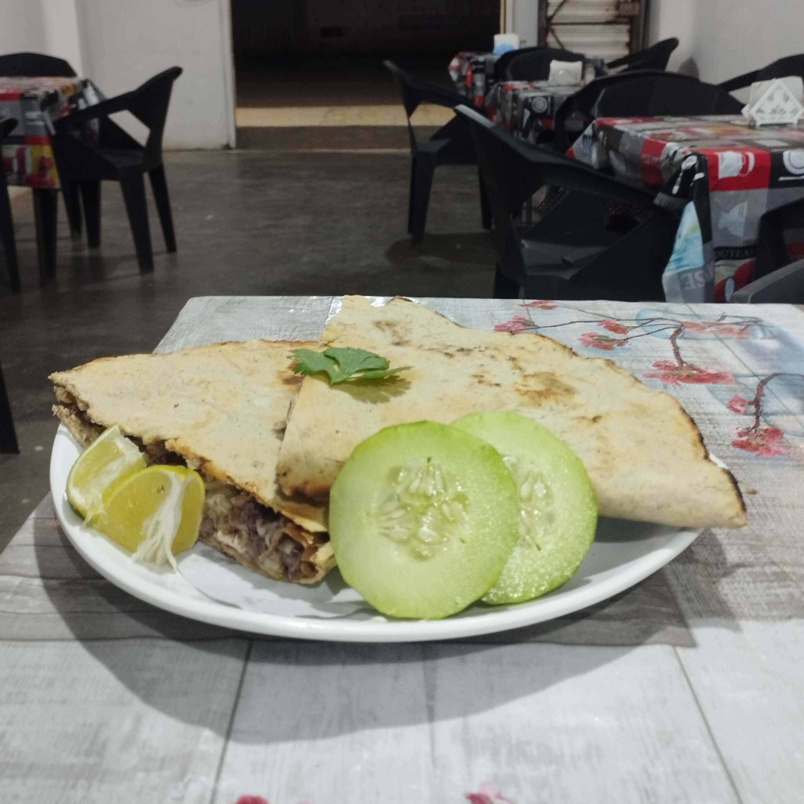 Tlayuda con Suadero