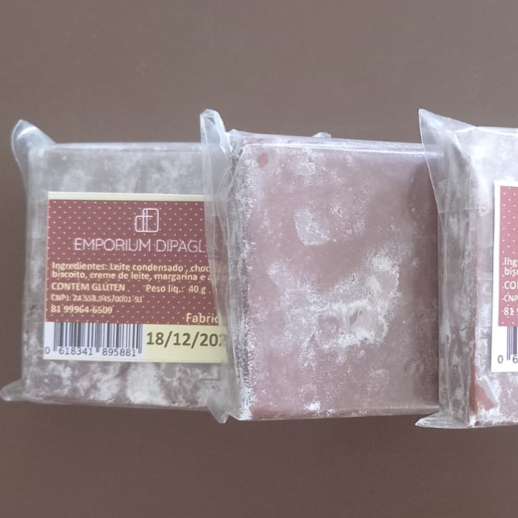 Doce feito om Brigadeiro e biscoitos triturados!