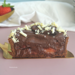 Tortinha com base de biscoito de chocolate amanteigada, camada de pura Nutella, morangos frescos picados e creme de chocolate :) A Cake Shot não altera e/ou adiciona ingredientes aos produtos já formulados. Escrevemos bilhetes Apenas na compra do mesmo que está disponível no começo do cardápio. Nutella - Torta de chocolate - Morango - Creme de chocolate - Tortinha de Nutella