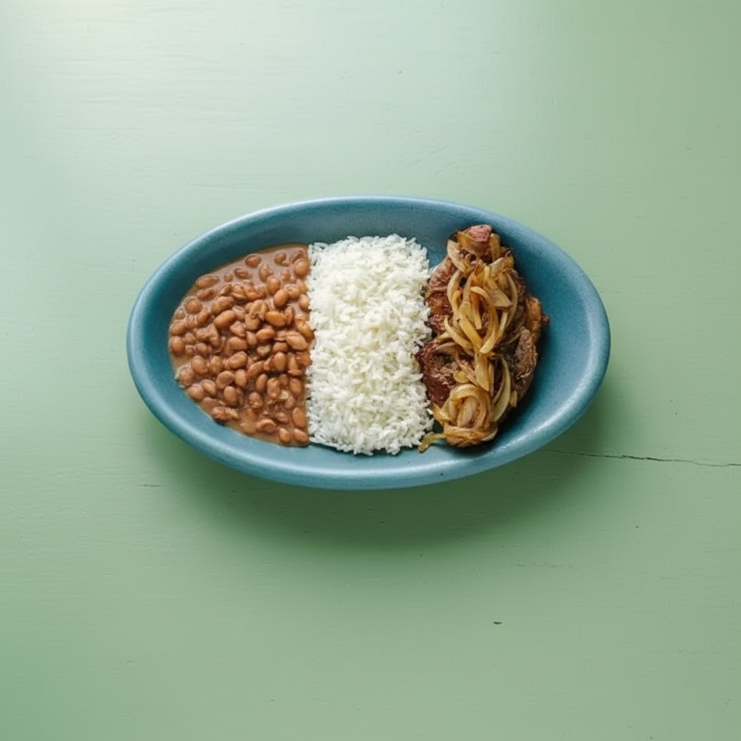 Arroz Soltinho, Feijão de Caldo, Bife Acebolado e Salada