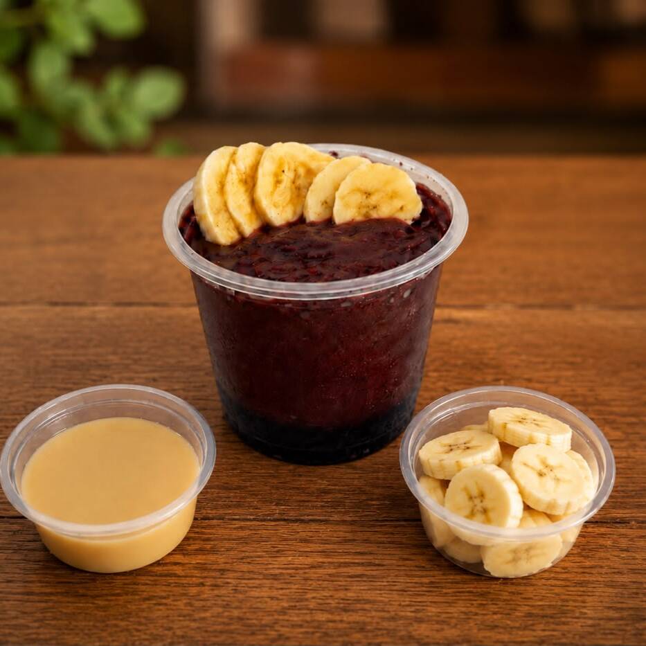 Açaí de 350ml, acompanhado com Banana e Leite Condensado.