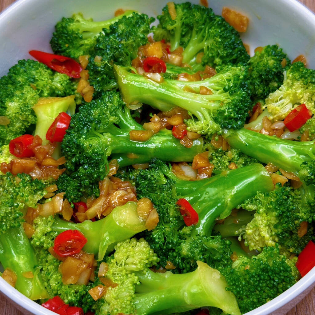 Brócoli al Estilo Sichuan Res 牛肉芥兰四川菜