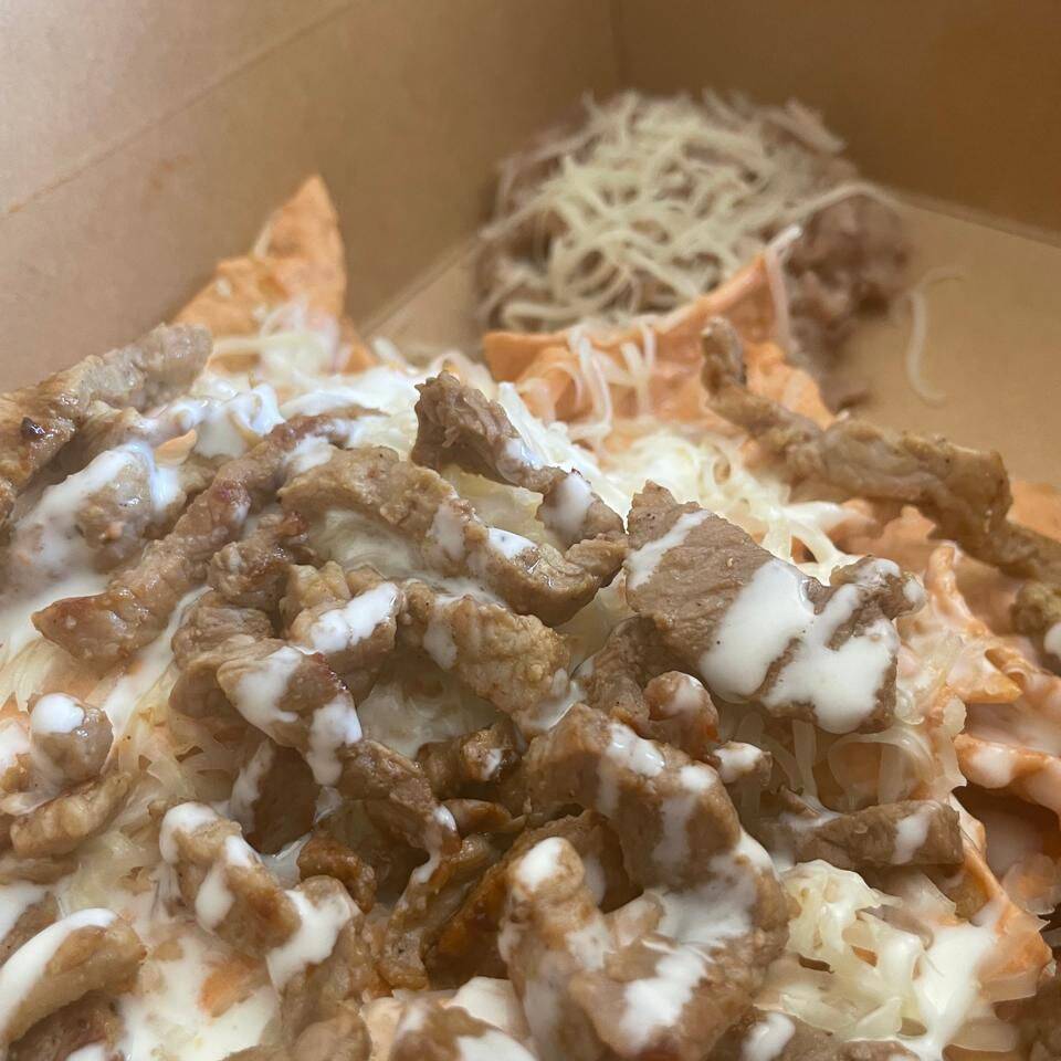 Chilaquiles con Queso Carne Rojos