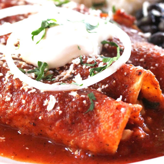 Enchiladas Rojas de Queso