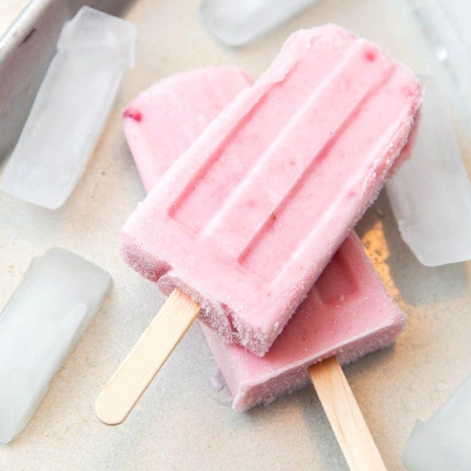 Paleta de Leche Fresa