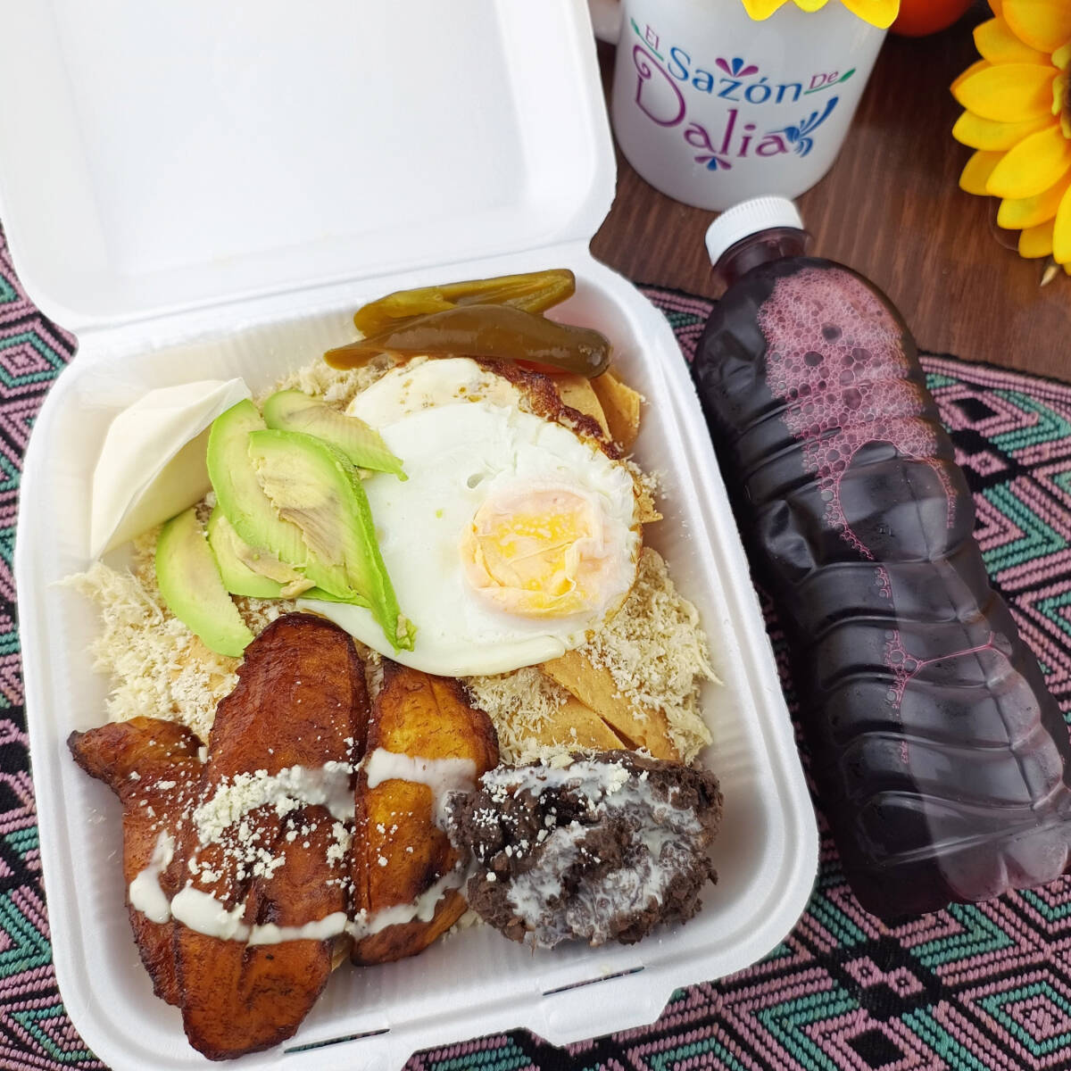 Chilaquiles de Pollo + Huevo + Bebida