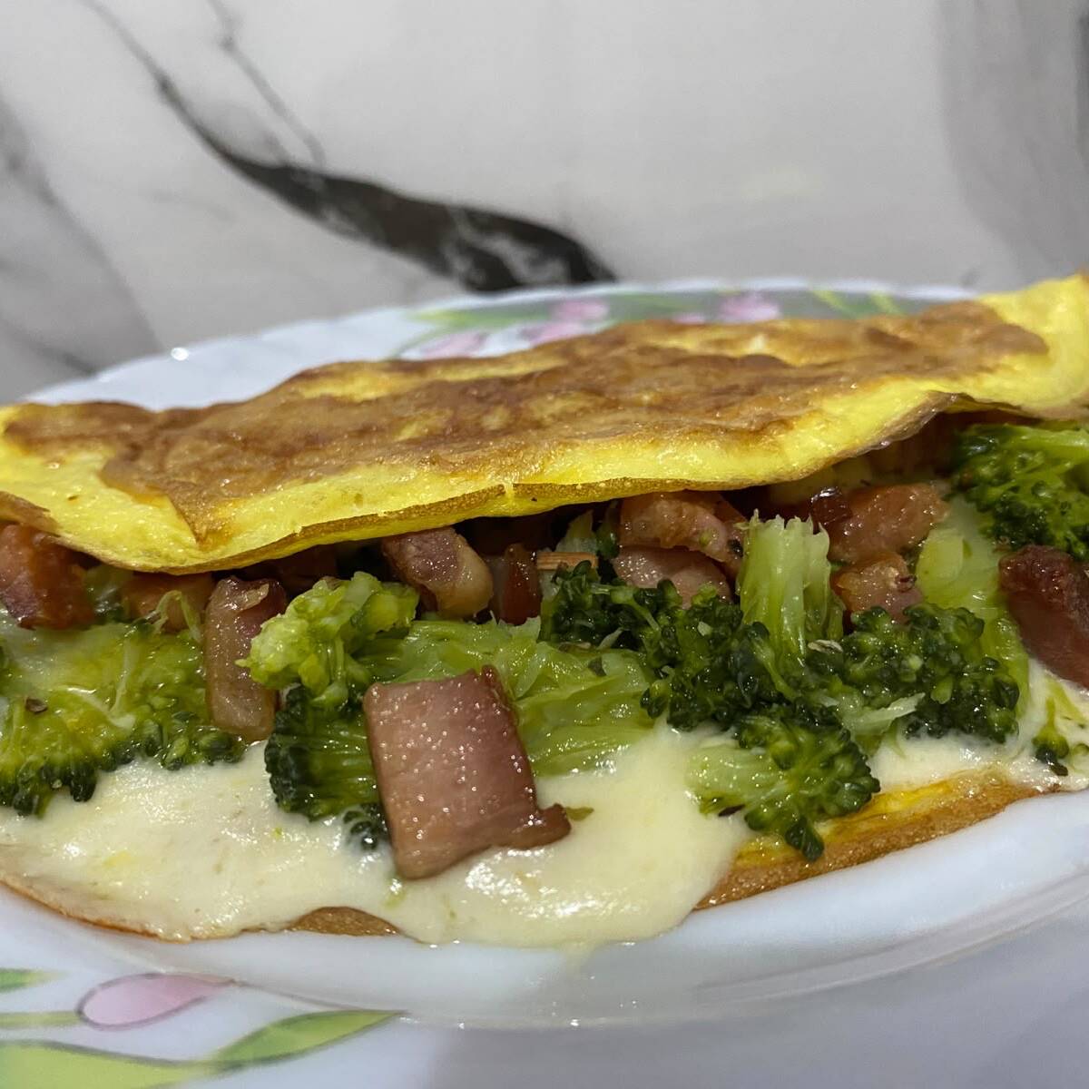 Brócolis, mussarela, bacon.