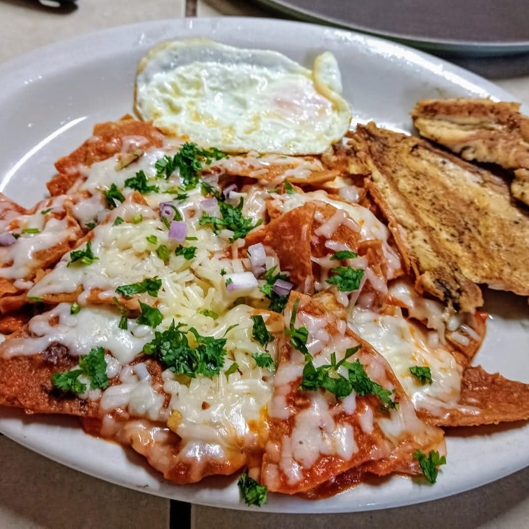 CHILAQUILES VERDES POLLO