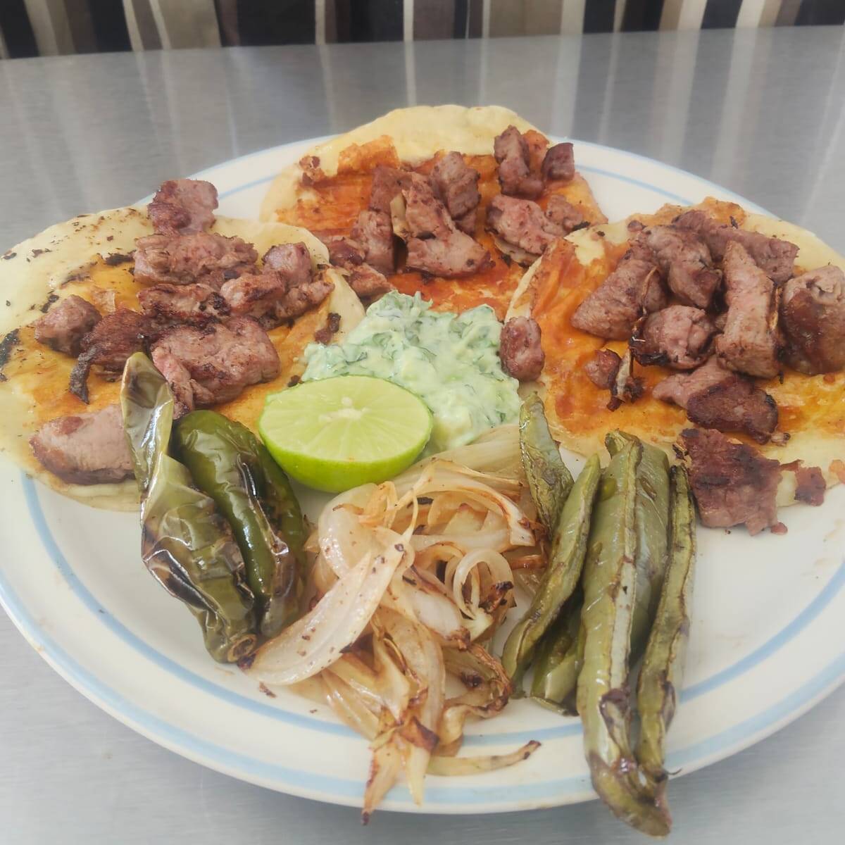 tacos de arrachera con queso