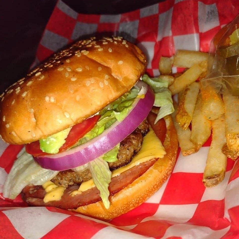 Hamburguesa de Res con Papas