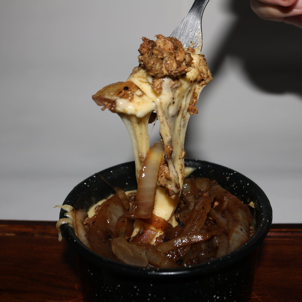 Queso Fundido con Carne Árabe