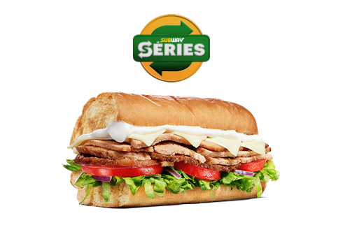 Pernil em lascas com queijo suíço derretido, maionese de alho, alface, tomate e cebola roxa