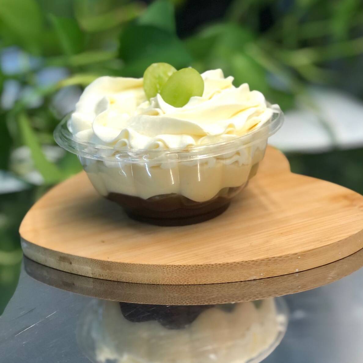 Brigadeiro Gourmet + uavas + Brigadeiro branco e para finalizar com Musse de Ninho
