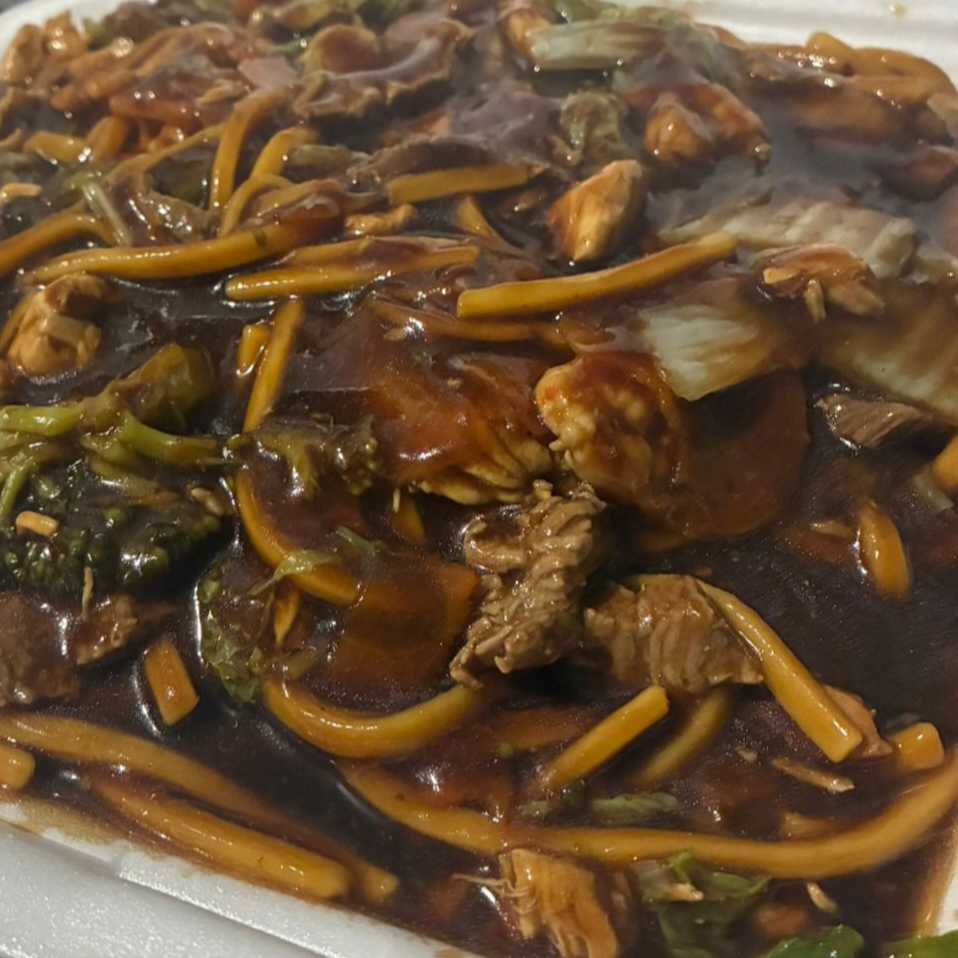 Carne,frango,legumes e molho shoyu