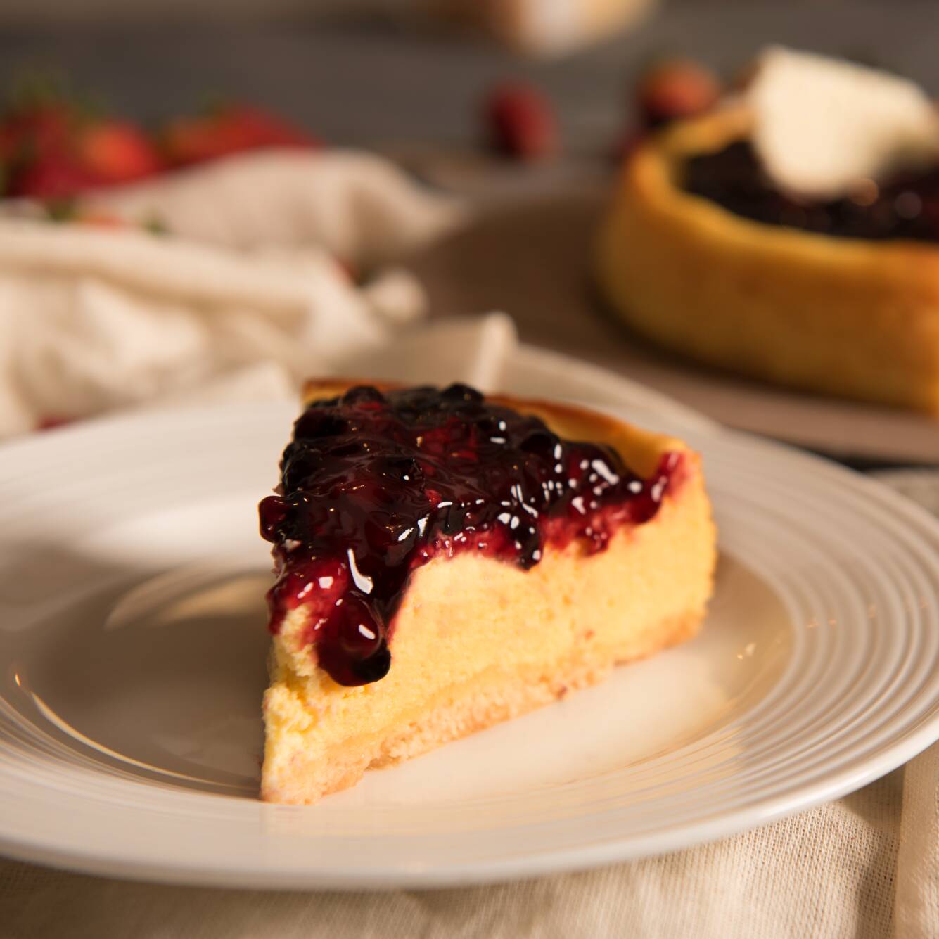 Porción Postre Cheesecake Frutos Rojos