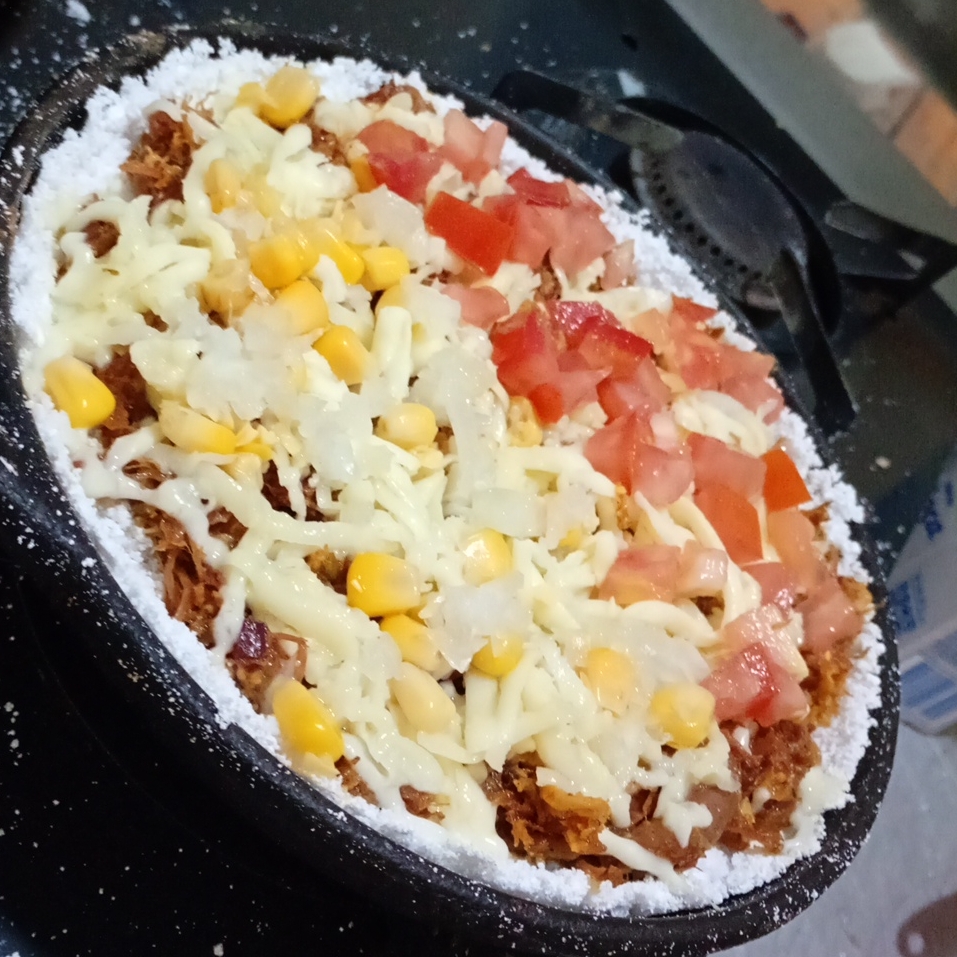 Carne seca, queijo, tomate, cebola milho e orégano