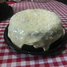 Massa de chocolate com deliciosa cobertura de prestigio.Serve 8 pessoas aproximadamente.