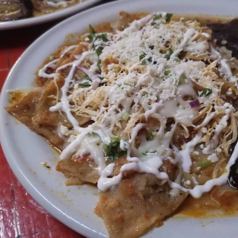 Chilaquiles Rojos con Pollo