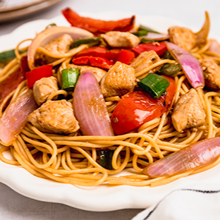 Tallarín Saltado de Pollo