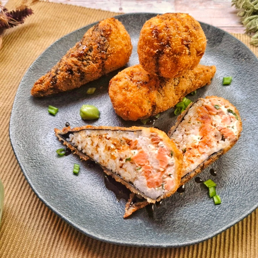 10 hot shake couve,5 niguiri de salmão , 5 joy de salmão com cream chesse, 10 uramaki skin , 5 niguiri massaricado,5 joy massaricado, 5 especial de salmao grelhado