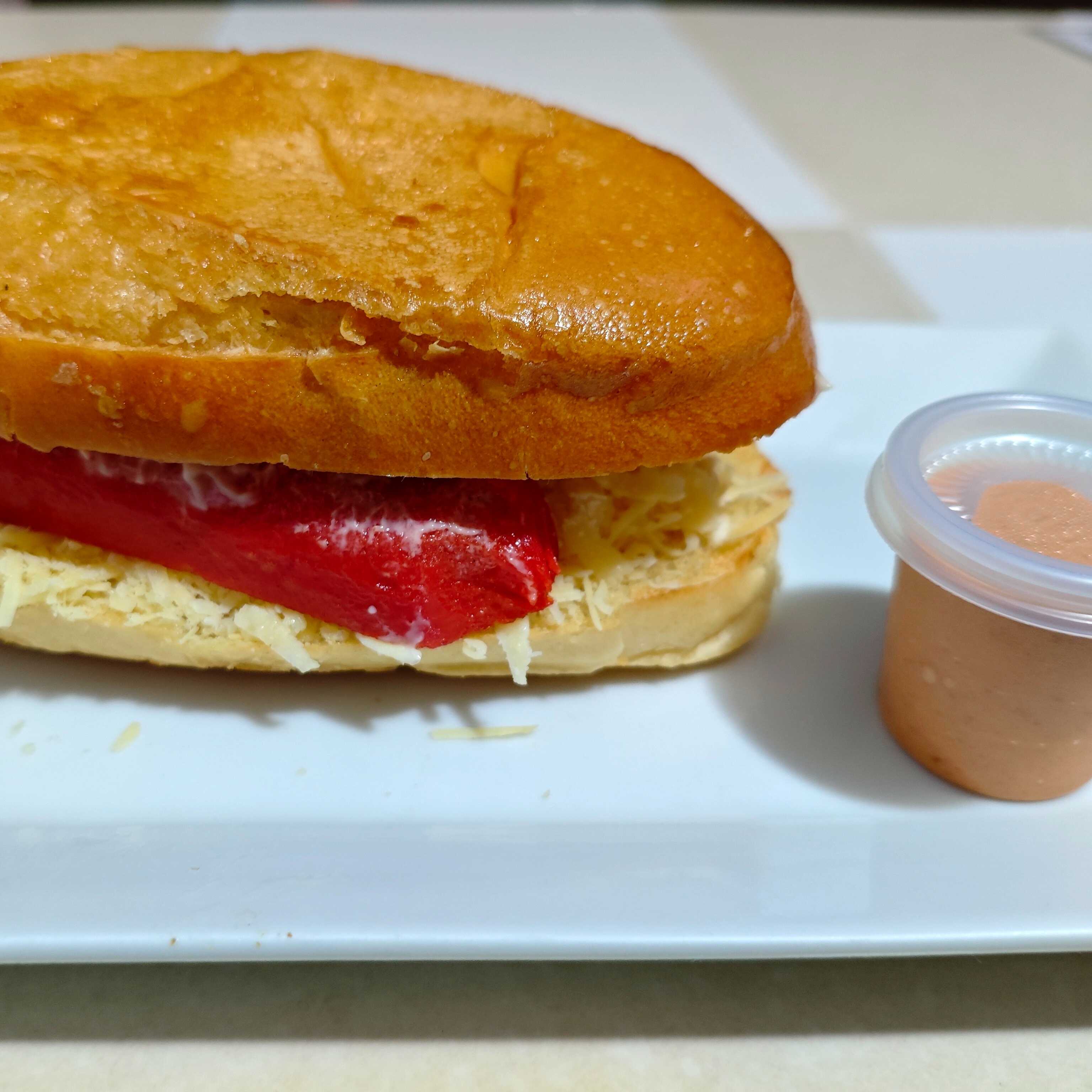 DORADITA DE SALCHICHA ASADERA Y QUESO DE BOLA