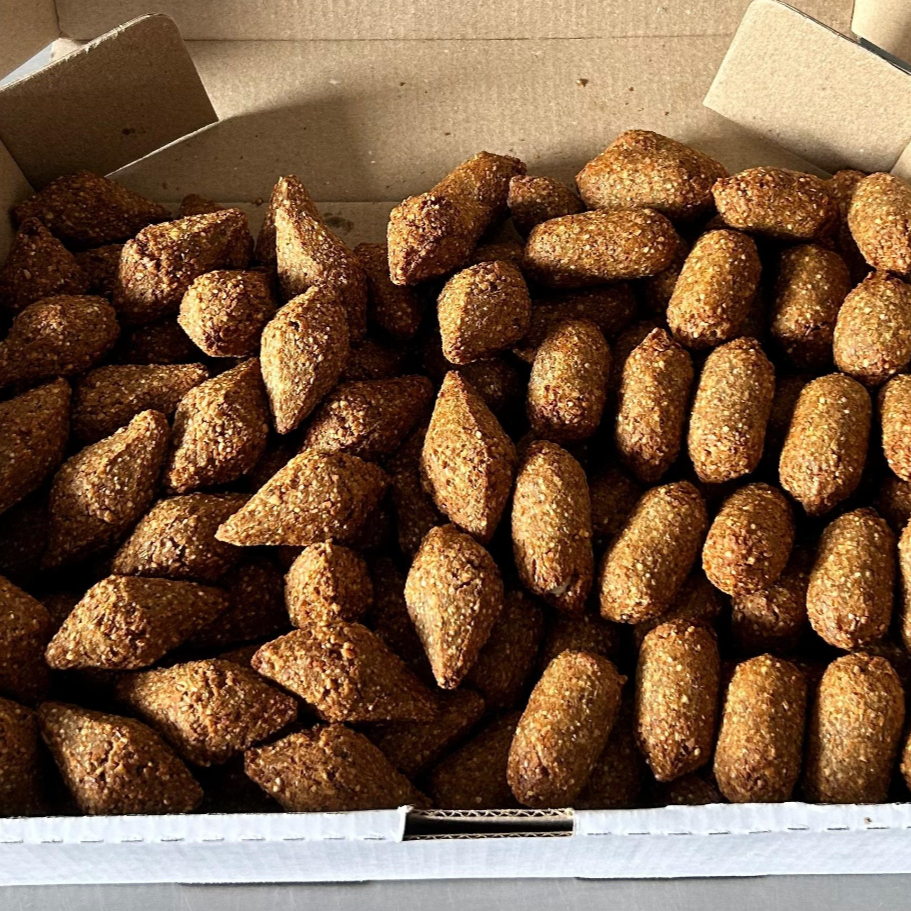 25 mini kibes crocantes e saborosos! Escolha entre tradicional ou cremily e aproveite.