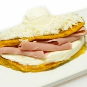 Cachapa de Jamón y Queso