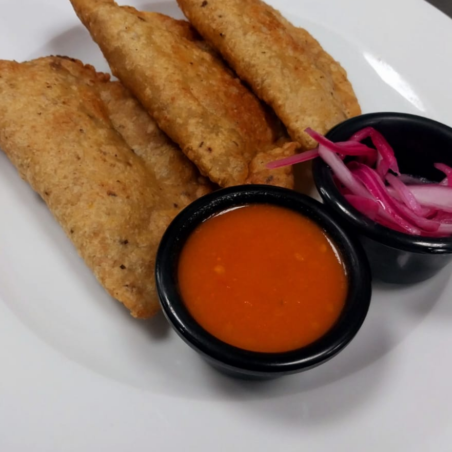 Tres Empanadas de Carne Molida