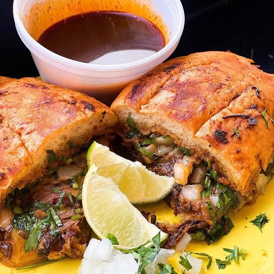 Tortabirria y Consomé