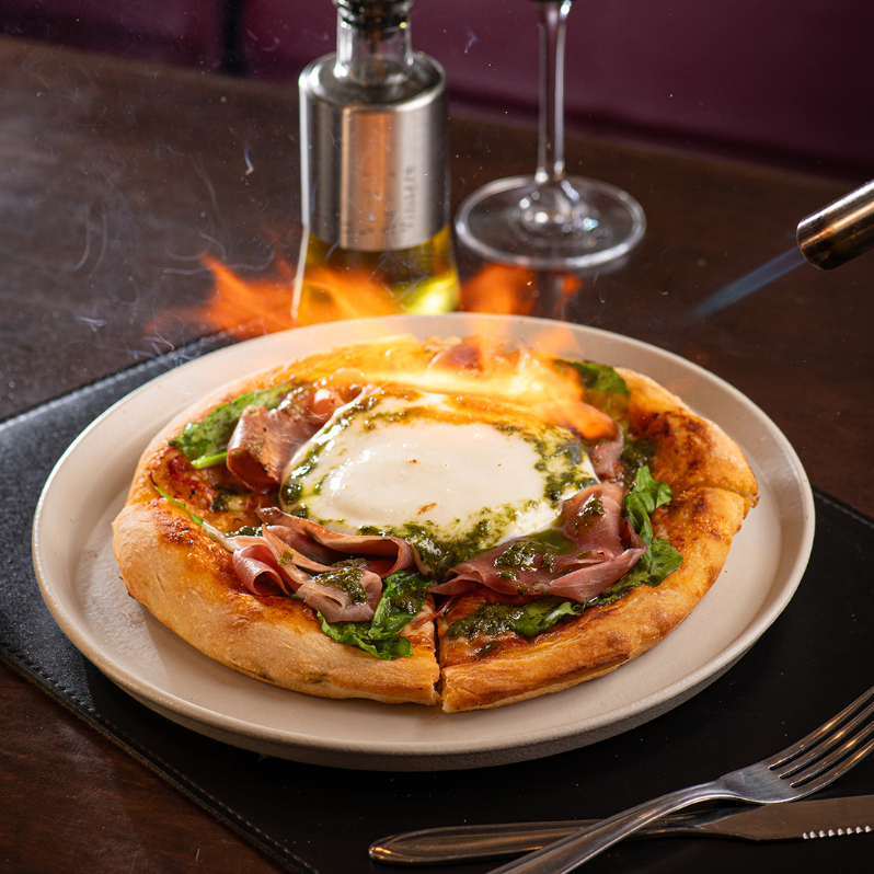 (25 CENTIMETROS, INDIVIDUAL BEM SERVIDA) Generosa burrata e parma premium