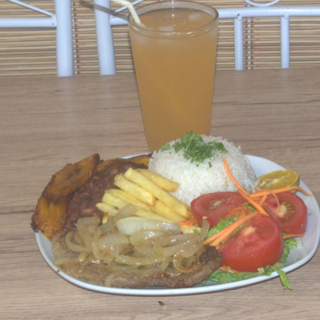Casado con Pollo en Salsa