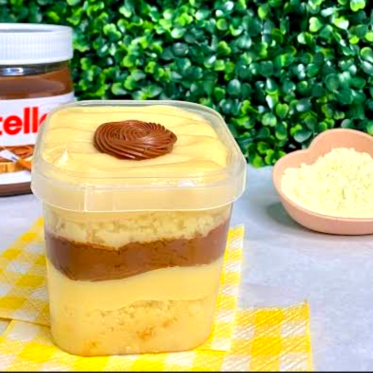 Massa tradiconal fofinha e molhadinha, recheado com nosso cremoso brigadeiro de ninho , nutella e finalizado com pedaço de kitkat  witte.