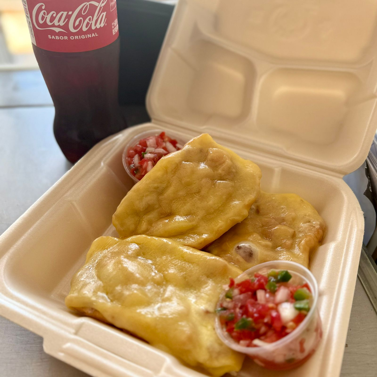 Molletes con Tocino 3pza  + Coca Cola