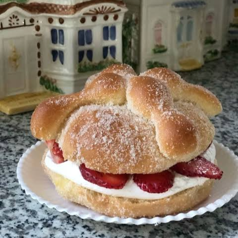 Pan de muerto relleno sencillo