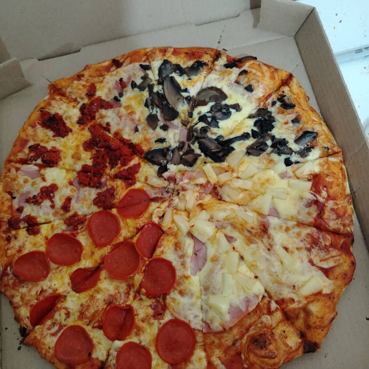 Pizza de 4 Estaciones (Grande)