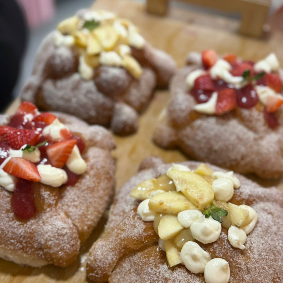 Pan de Muerto Queso Fresa